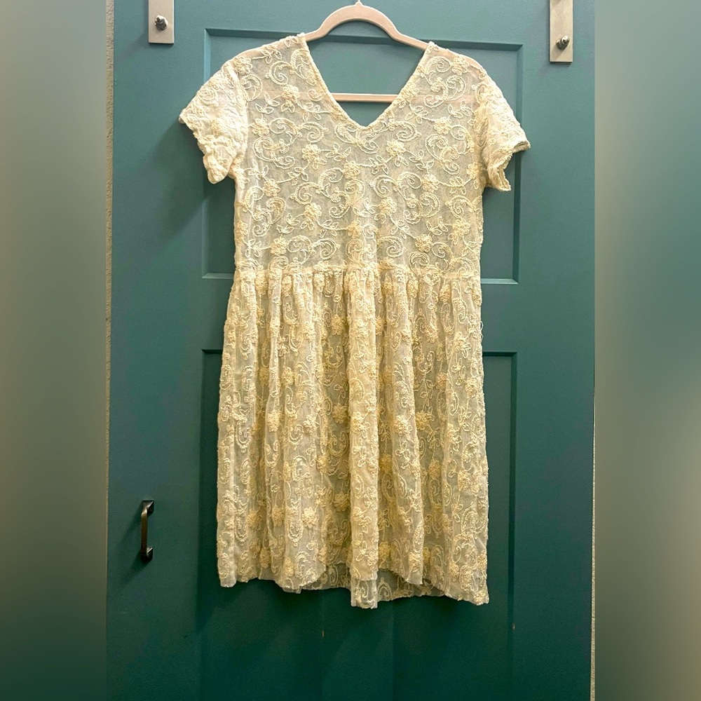 234 // Beth Schaeffer Lace Dress // 20” ptp